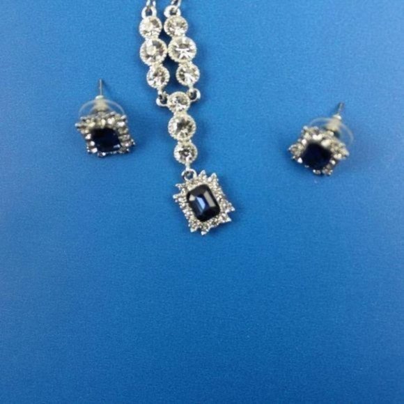 Silver-Tone Necklace & Stud Earrings Set, vintage, gifts - Picture 8 of 11